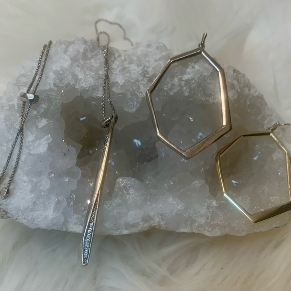 Kendra Scott Silver Necklace & Earrings - Picture 4 of 5